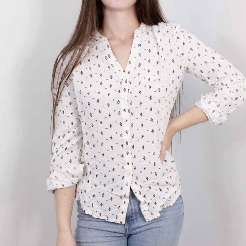 *Max Jeans White Button Up Feather Print Blouse